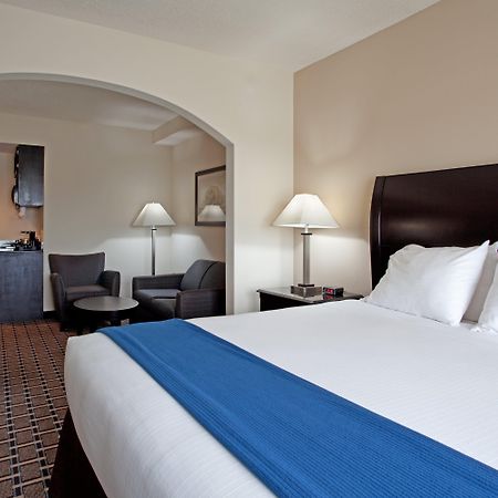 Holiday Inn Express Hotel & Suites Hope Mills-Fayetteville Airport By Ihg Room photo