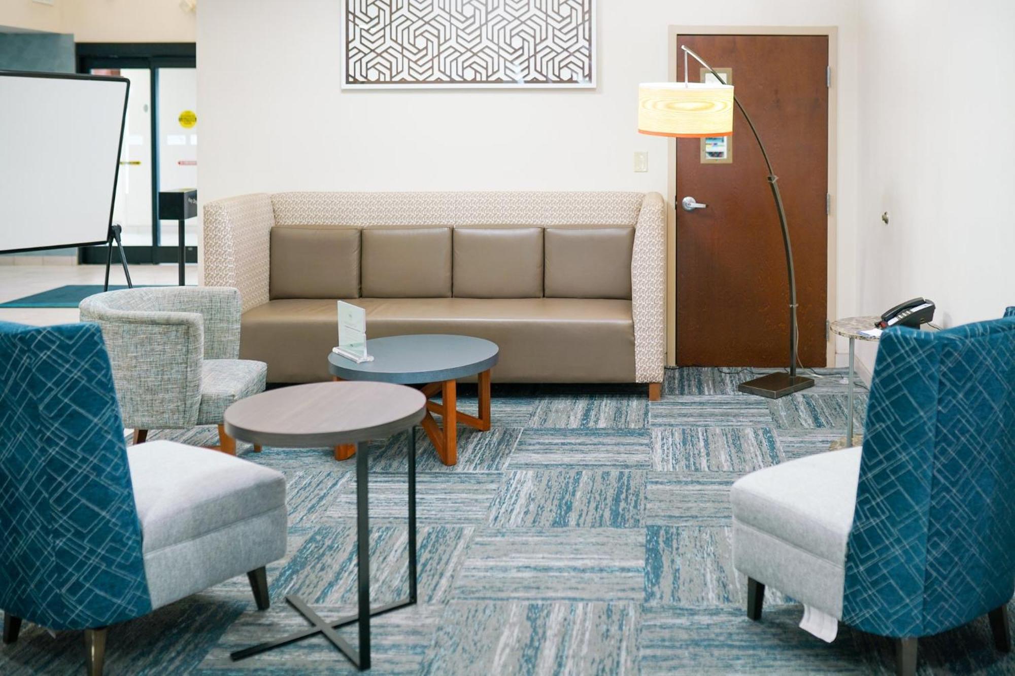 Holiday Inn Express Hotel & Suites Hope Mills-Fayetteville Airport By Ihg Exterior photo