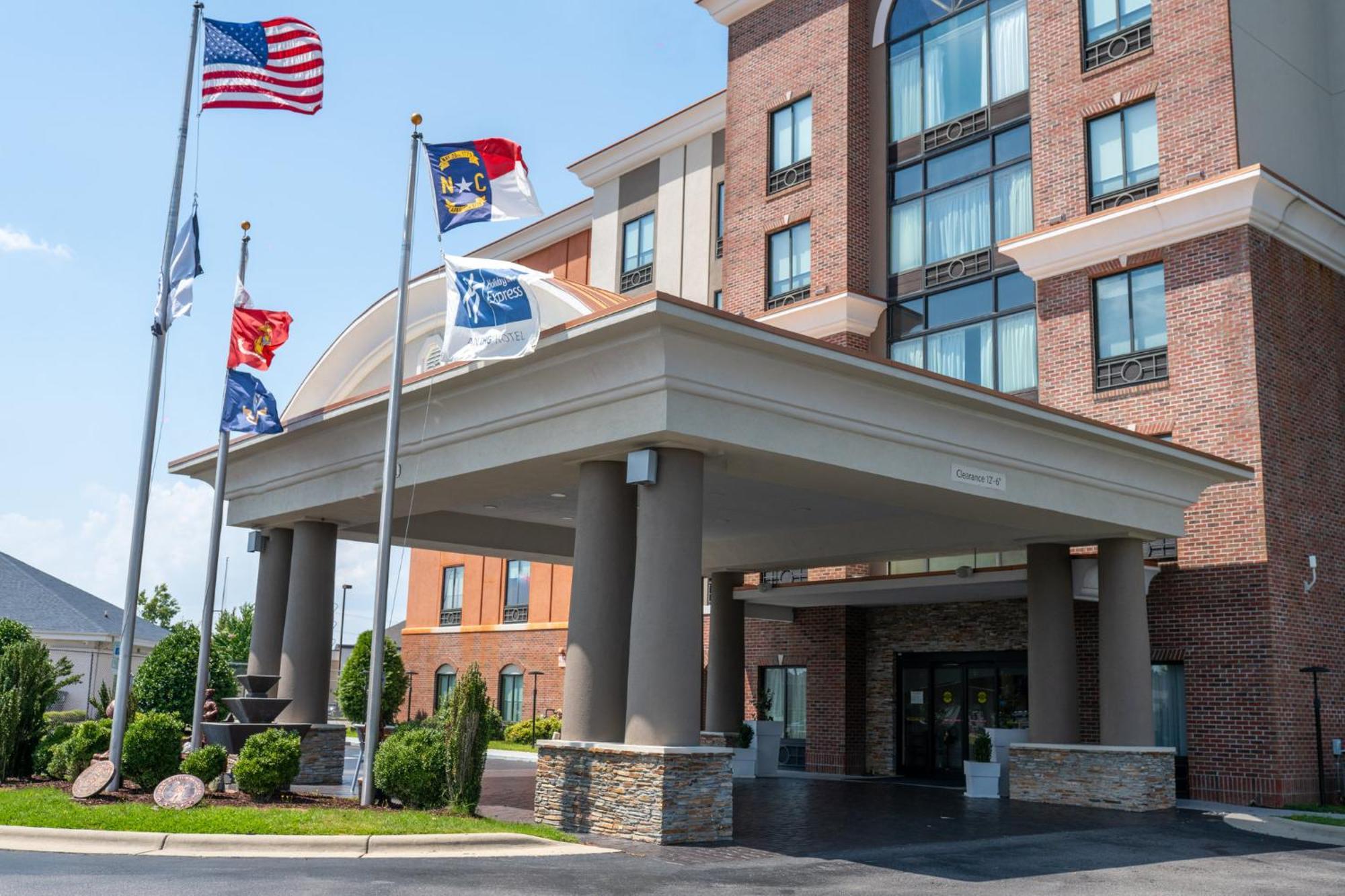 Holiday Inn Express Hotel & Suites Hope Mills-Fayetteville Airport, An Ihg Hotel Exterior photo