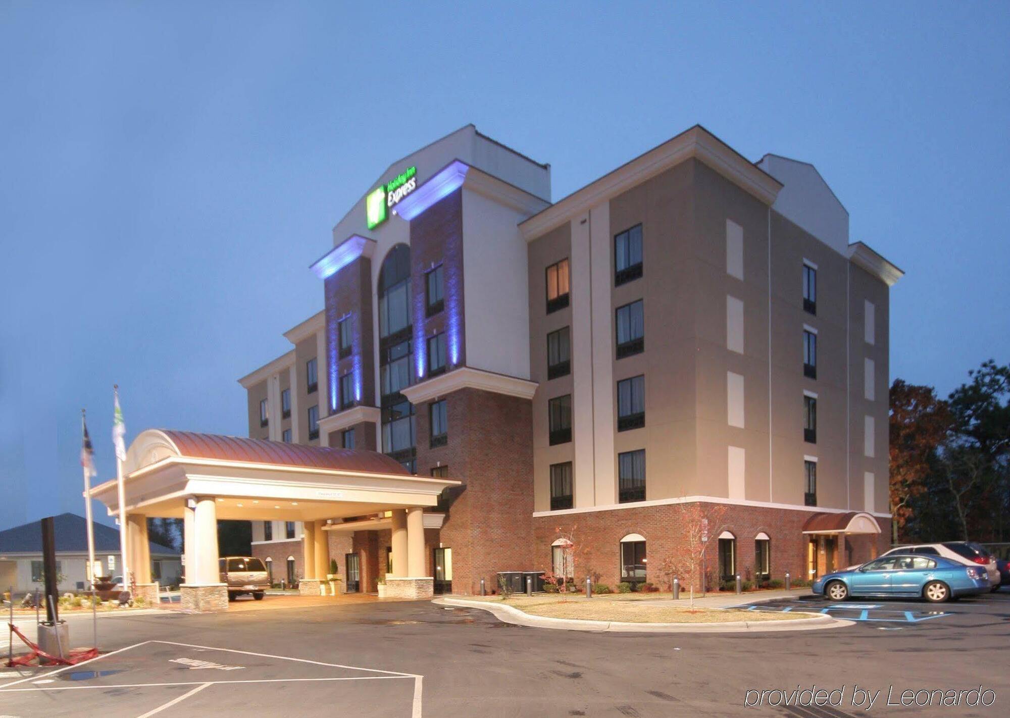 Holiday Inn Express Hotel & Suites Hope Mills-Fayetteville Airport, An Ihg Hotel Exterior photo