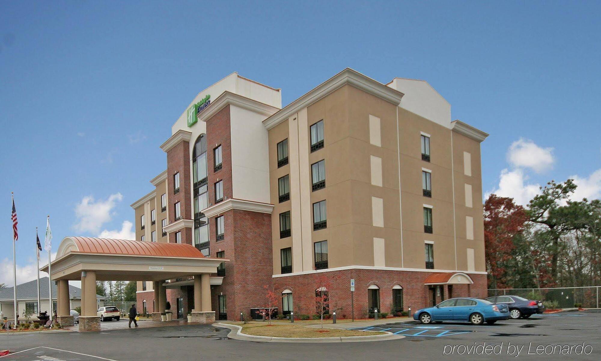 Holiday Inn Express Hotel & Suites Hope Mills-Fayetteville Airport, An Ihg Hotel Exterior photo